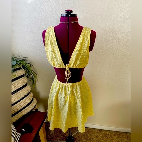 NWT Yellow Cutout Lace-Up Mini Dress Size L - Picture 5 of 5